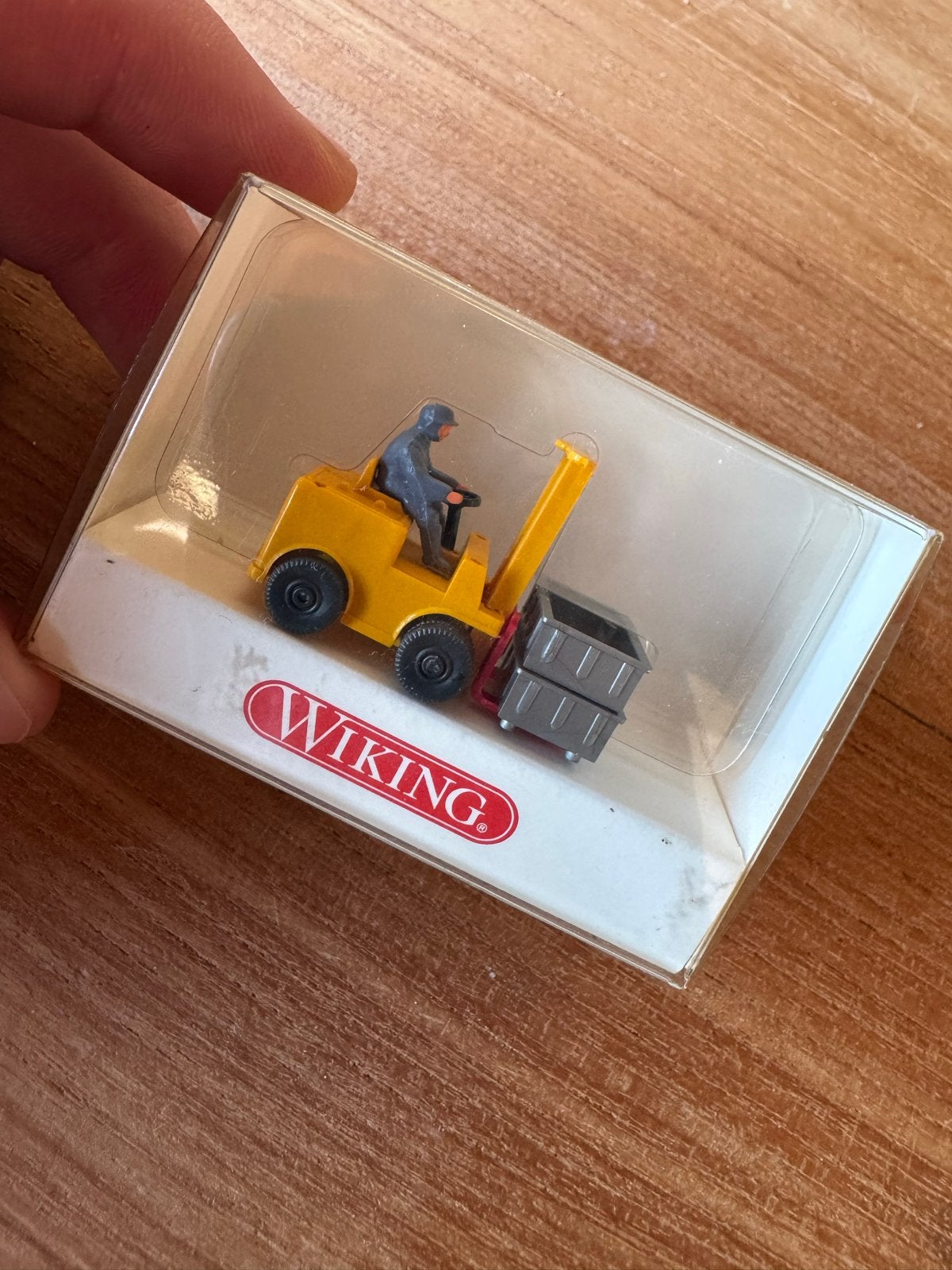 Wiking heftruck met chauffeur 1:87, Ophalen of Verzenden, Nieuw, Bus of Vrachtwagen, Wiking