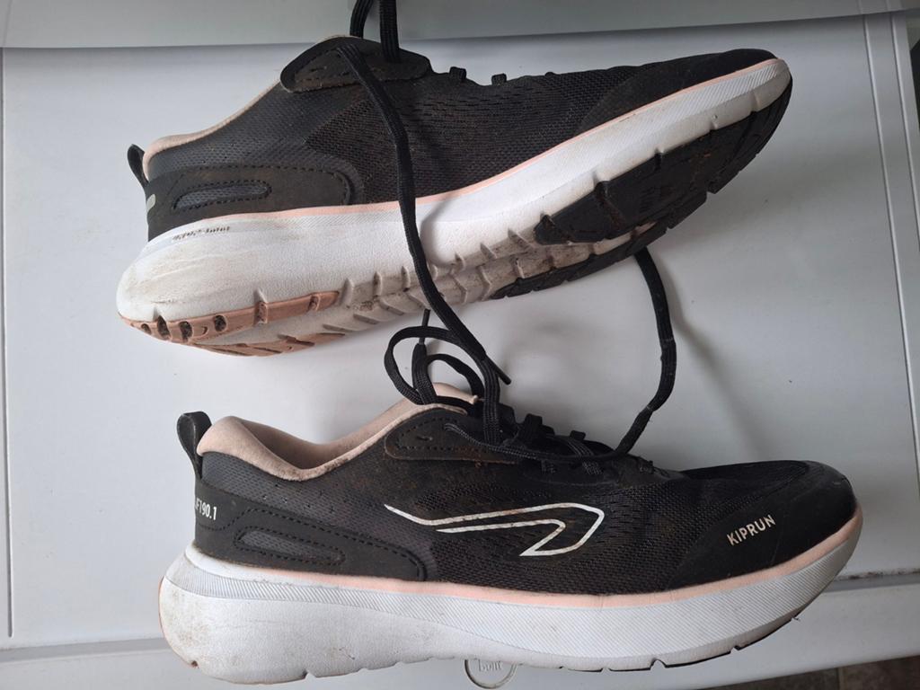 Hardloopschoenen, Ophalen of Verzenden, Zo goed als nieuw, Maat 38/40 (M)