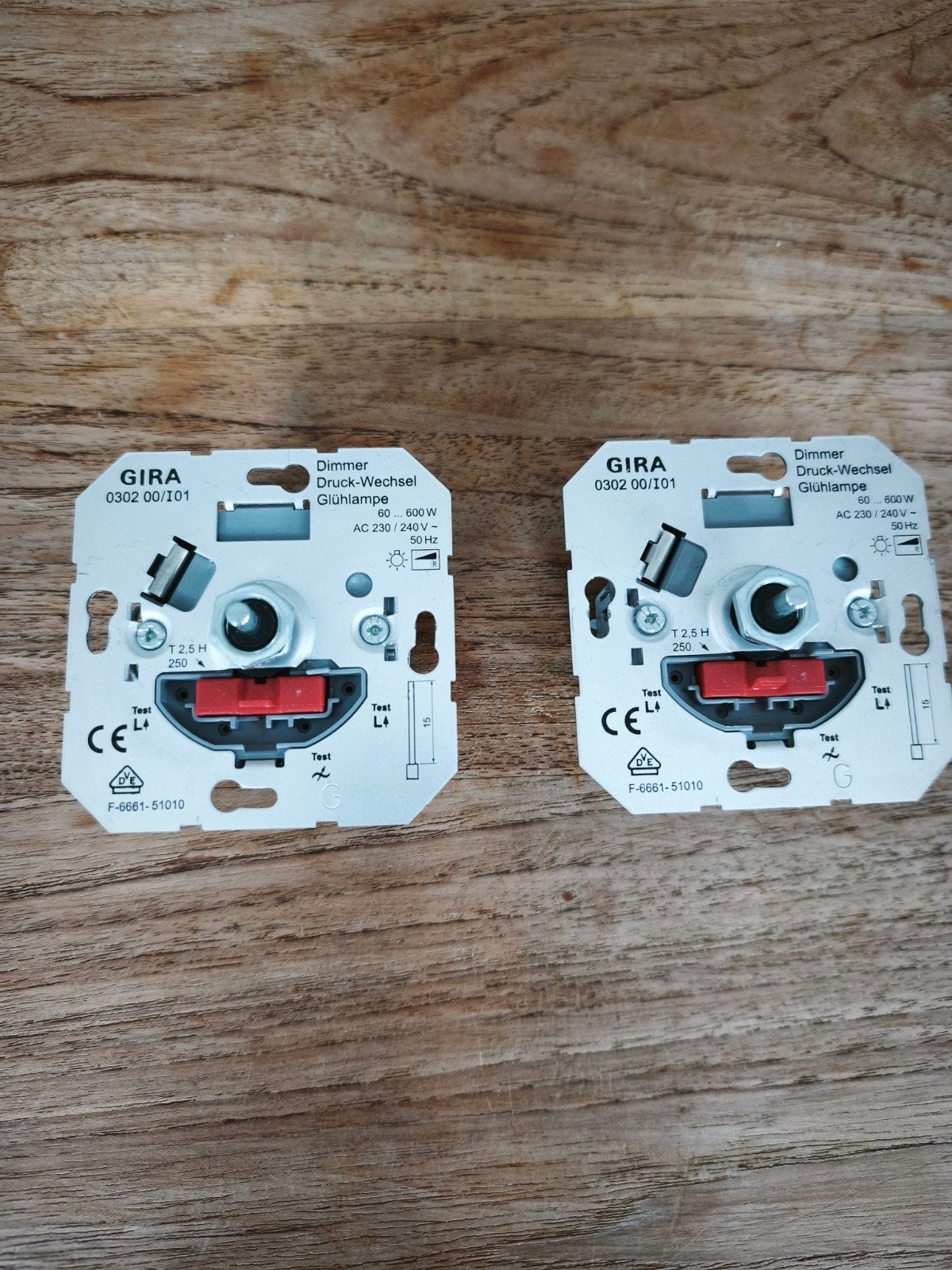 Gira 0302 00/101 Dimmer Druk-Wissel Gloeilamp 60-600W, Ophalen of Verzenden, Gebruikt, Gira, Dimmer