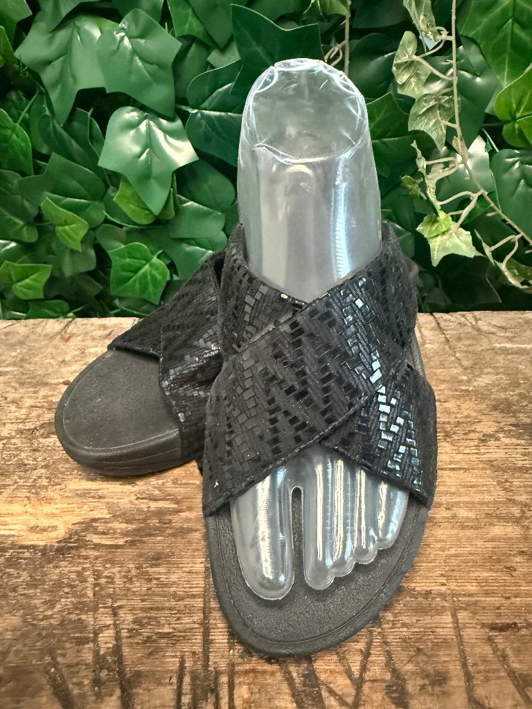 gewoon Nieuwe slippers van Fitflop maat 39, Kleding | Dames, Schoenen, Zwart, Nieuw, Ophalen of Verzenden, Fitflop