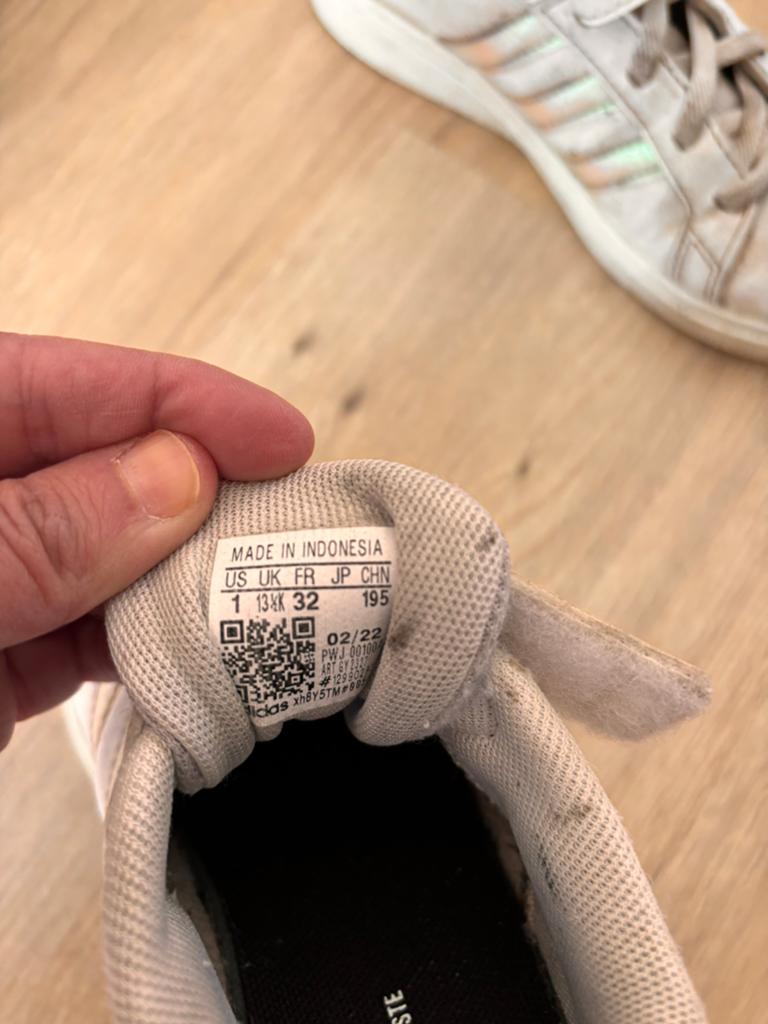 Adidas 32 maat jongen, Sport en Fitness, Tennis, L00, Schoenen, Zo goed als nieuw, Ophalen