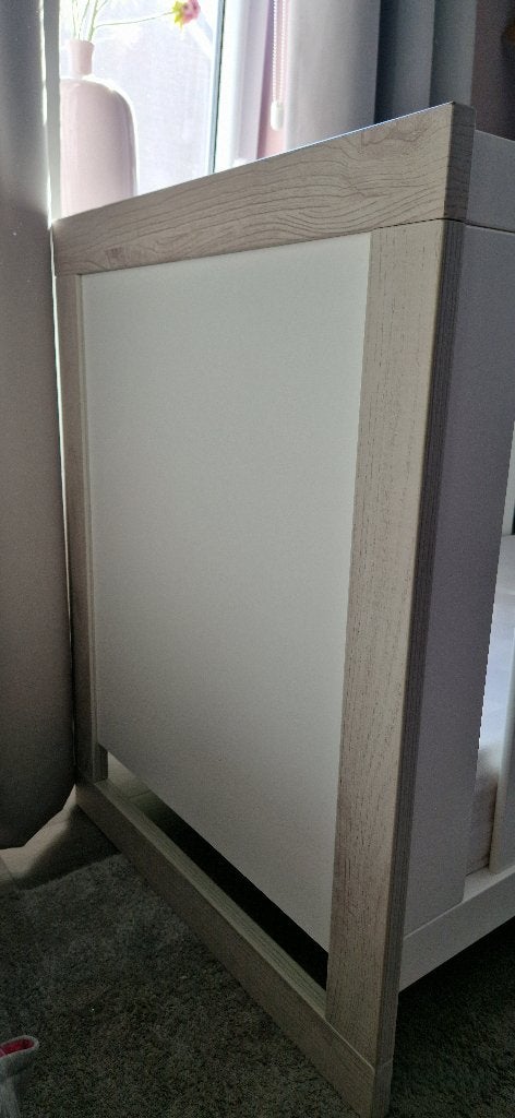 Foto 4 van Complete babykamer TWF: ledikant, commode en kledingkast