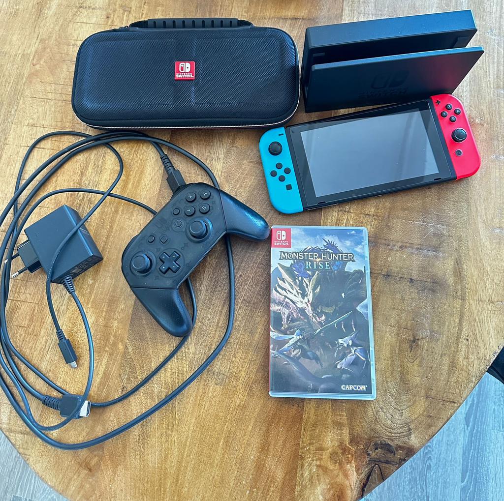 Switch 1 - 2019 upgrade model, Spelcomputers en Games, Spelcomputers | Nintendo Switch, Zo goed als nieuw, Switch Original, Met 1 controller