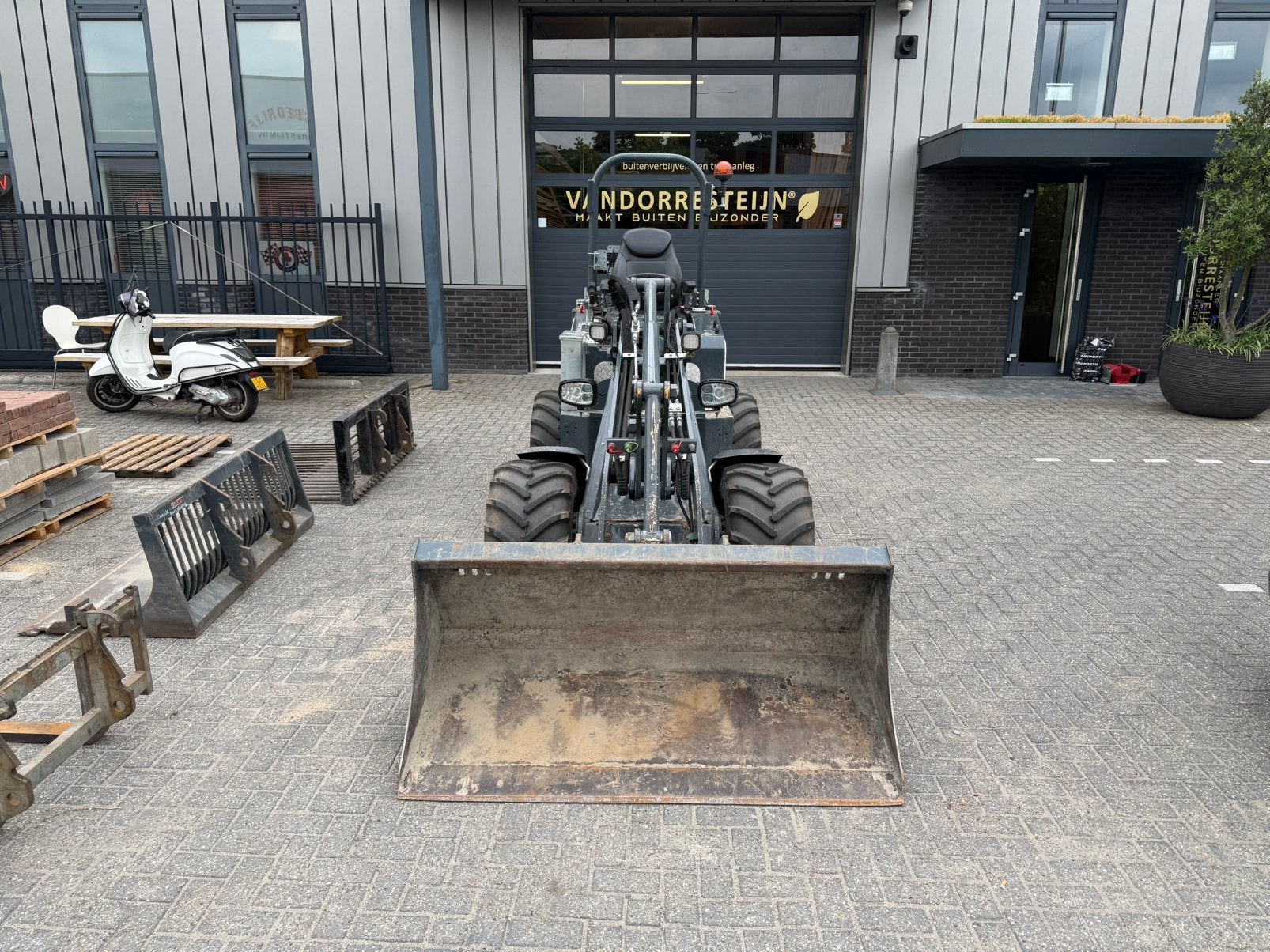 Knikmops 180 in nieuwstaat, Zakelijke goederen, Machines en Bouw | Kranen en Graafmachines, Ophalen, Wiellader of Shovel