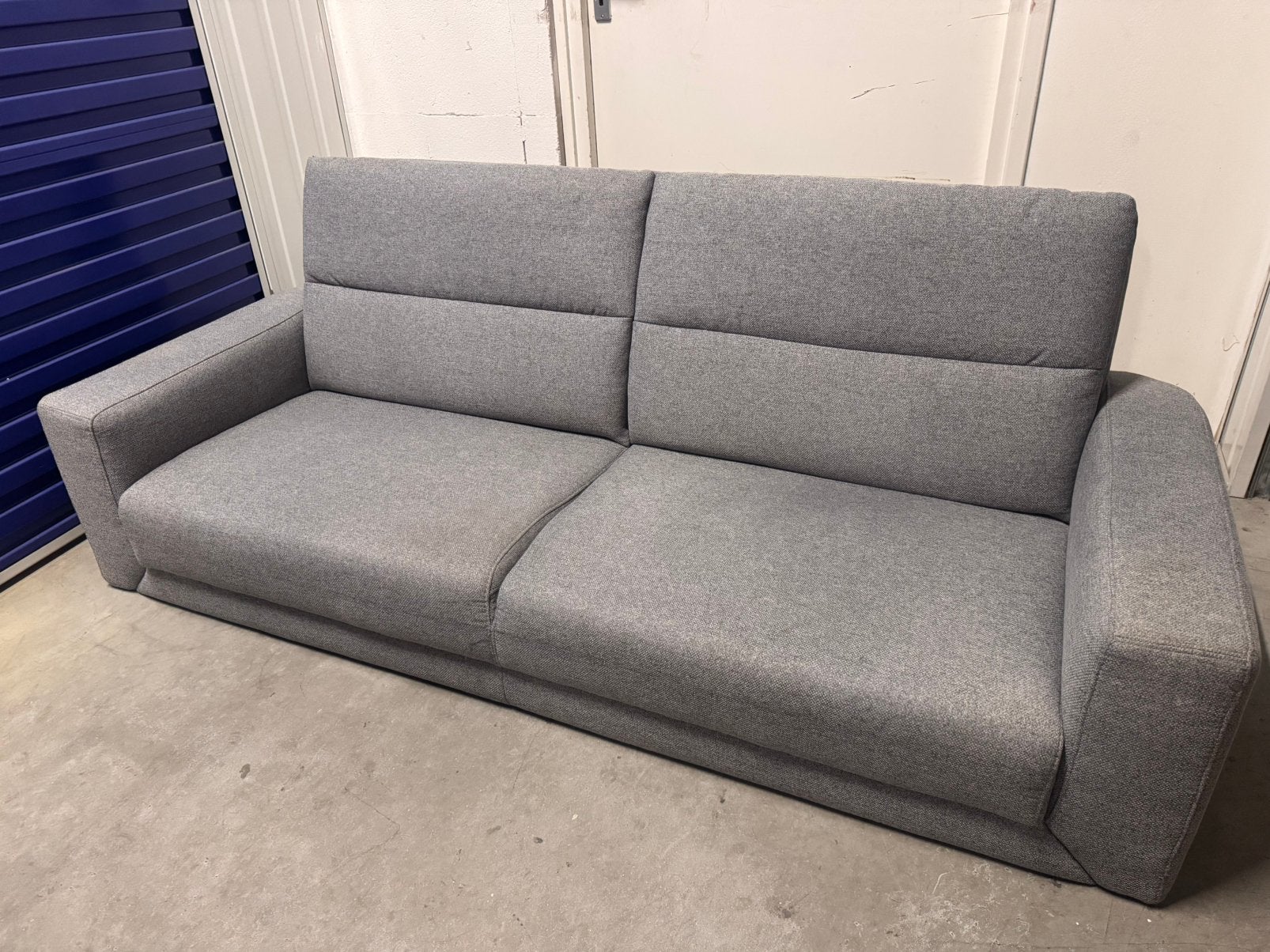 Gratis! Licht grijze bank van stof, Ophalen, Zo goed als nieuw, 75 tot 100 cm, Stof