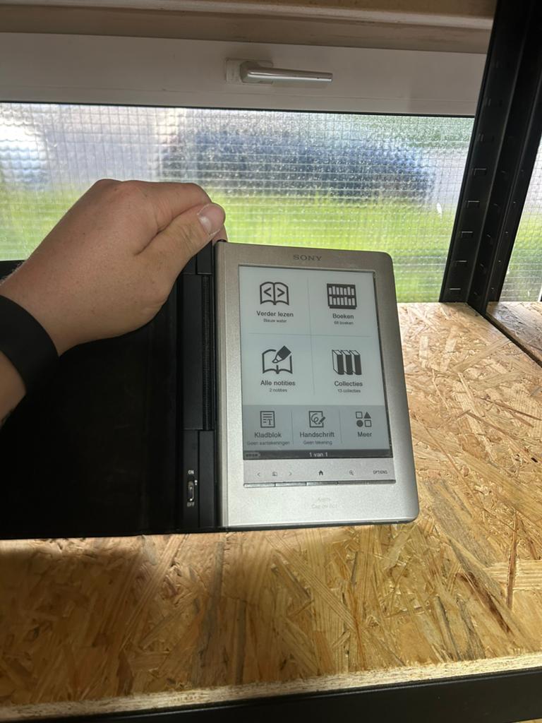 Sony E-Reader PRS-600 silver incl lightcase, Ophalen of Verzenden, Zo goed als nieuw