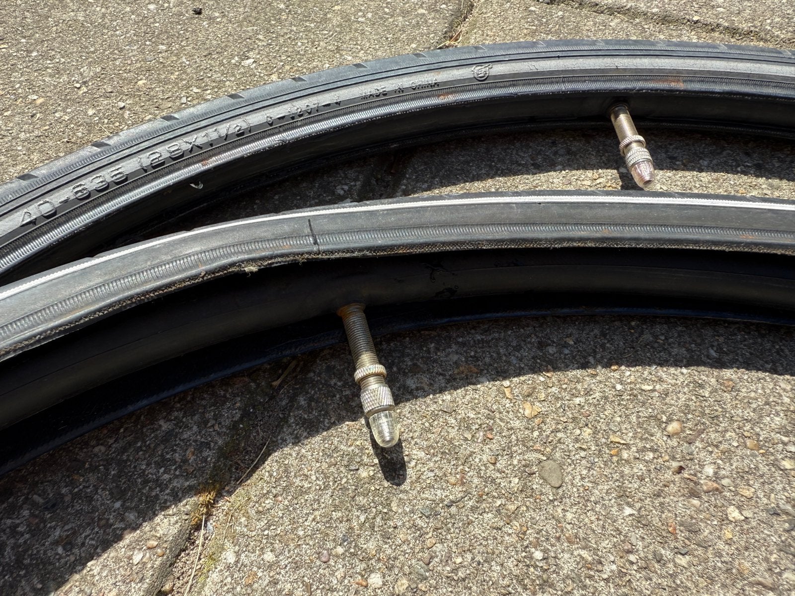 Twee fietsbanden 28 x 1,5 (40 - 635), Ophalen of Verzenden, Zo goed als nieuw