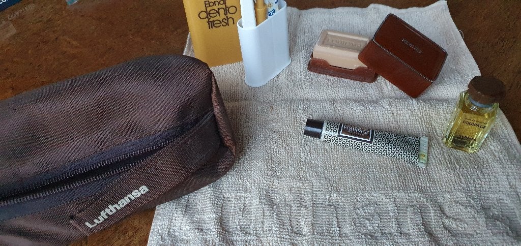 Lufthansa tasje + Hermes Equipage Vintage Nieuw eau toilette, Ophalen of Verzenden, Nieuw, Overige typen
