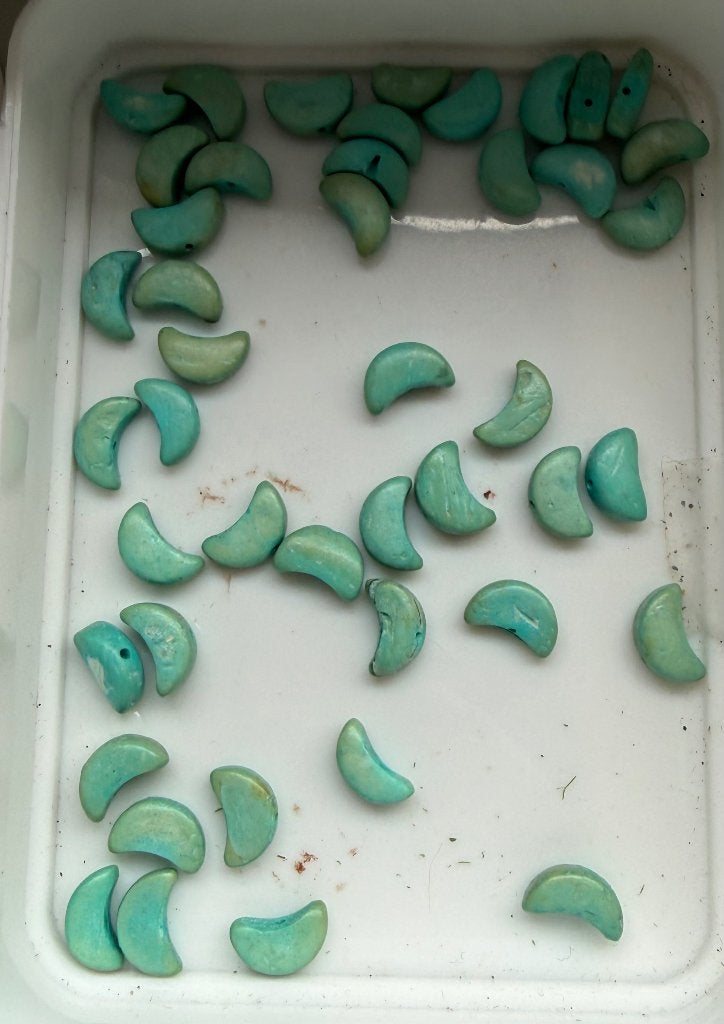 36 stuks turquoise houten maantjes 10 mm handgemaakt, Ophalen of Verzenden, Nieuw, Kraal