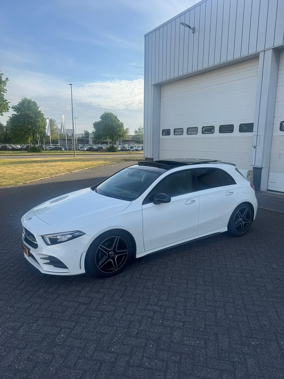 Mercedes-Benz A-Klasse AMG/HUD/PANO/DH/Dealer onderhouden, Auto's, Zwart, 4 cilinders, Leder en Stof, 75 €/maand