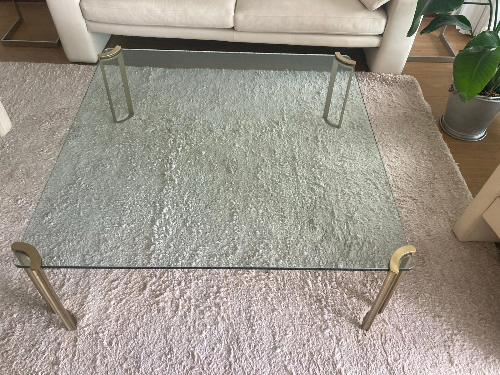 Glazen salontafel met gouden poten, Huis en Inrichting, Ophalen, Gebruikt, Vierkant, 50 tot 100 cm