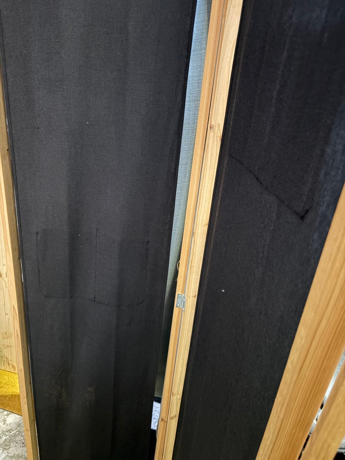 Houten kamerscherm met zwarte stoffen panelen, Ophalen, Zo goed als nieuw