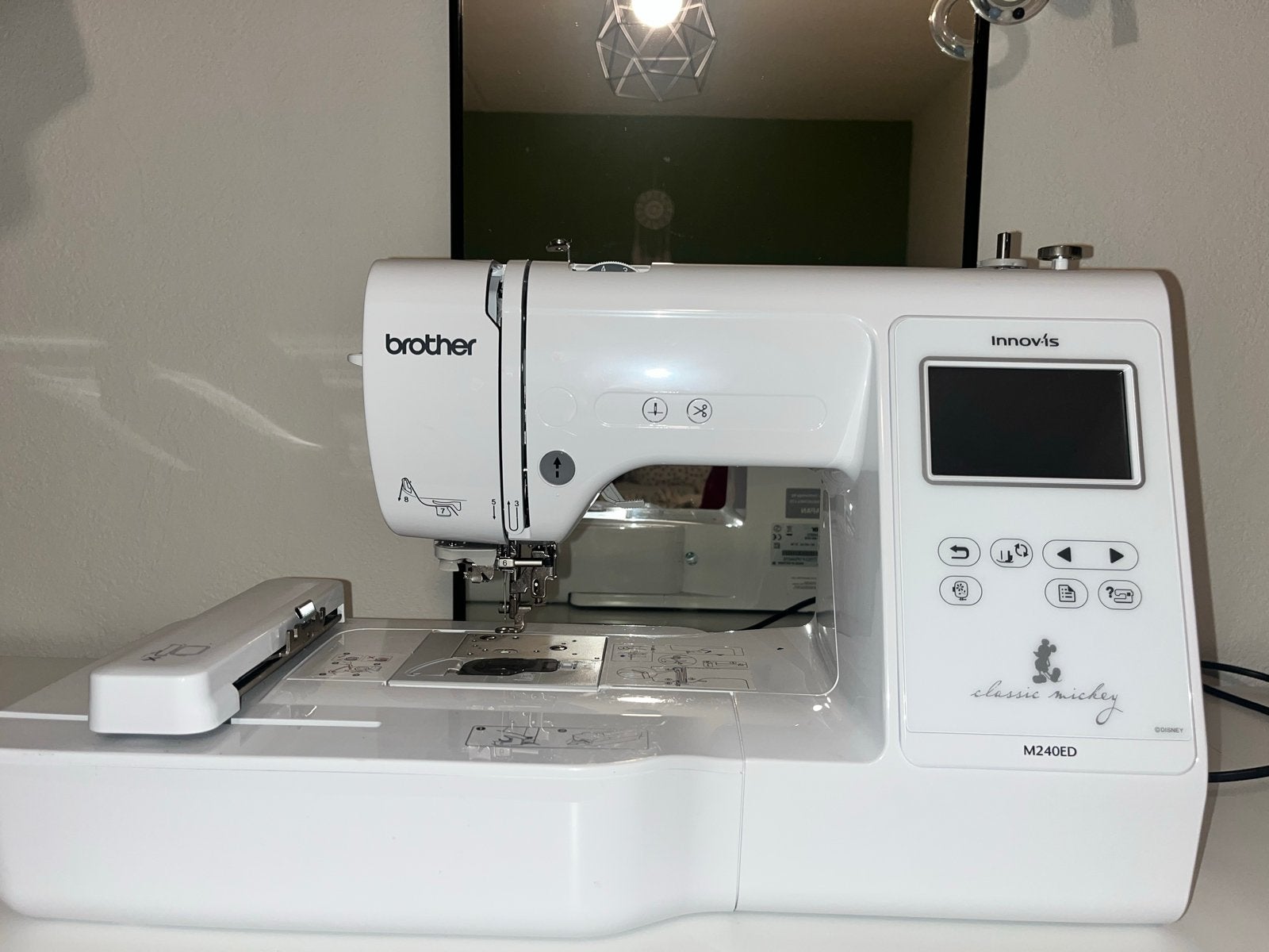 Brother Innov-is M240ED Disney Borduurmachine, Ophalen, Zo goed als nieuw, Naaimachine, Brother