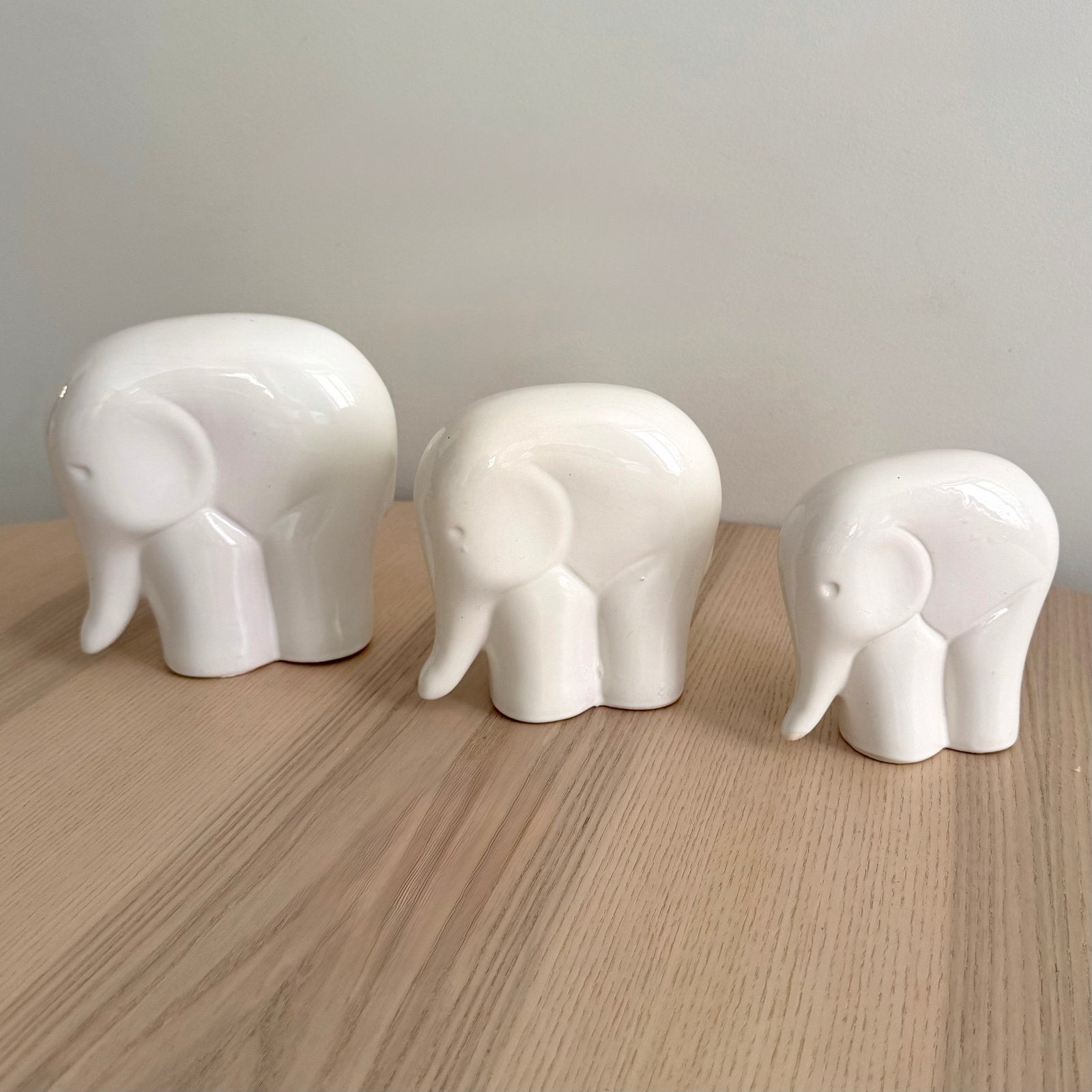 Set of 3 Vintage 1980s white Ceramic Elephant figures, Vintage, Ophalen of Verzenden, Zo goed als nieuw, Wit