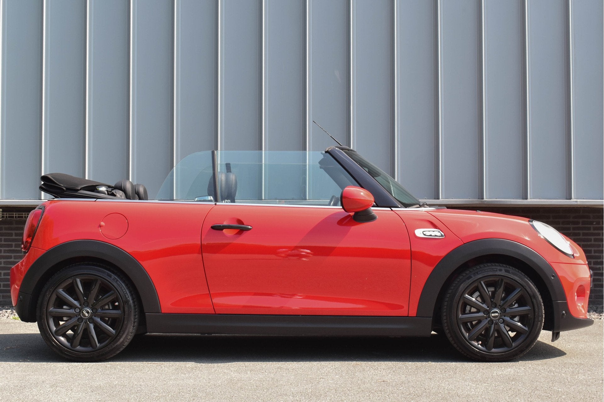 MINI Cabrio 1.5 Cooper Cabrio | Leder | Camera | Keyless | N, Auto's, Mini, Voorwielaandrijving, 136 pk, Gebruikt, Euro 6