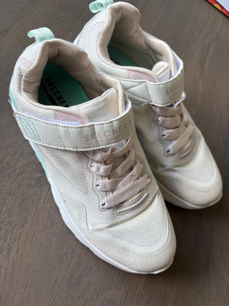 Witte Skechers maat 36 (70a), Meisje, Schoenen, Zo goed als nieuw, Skechers