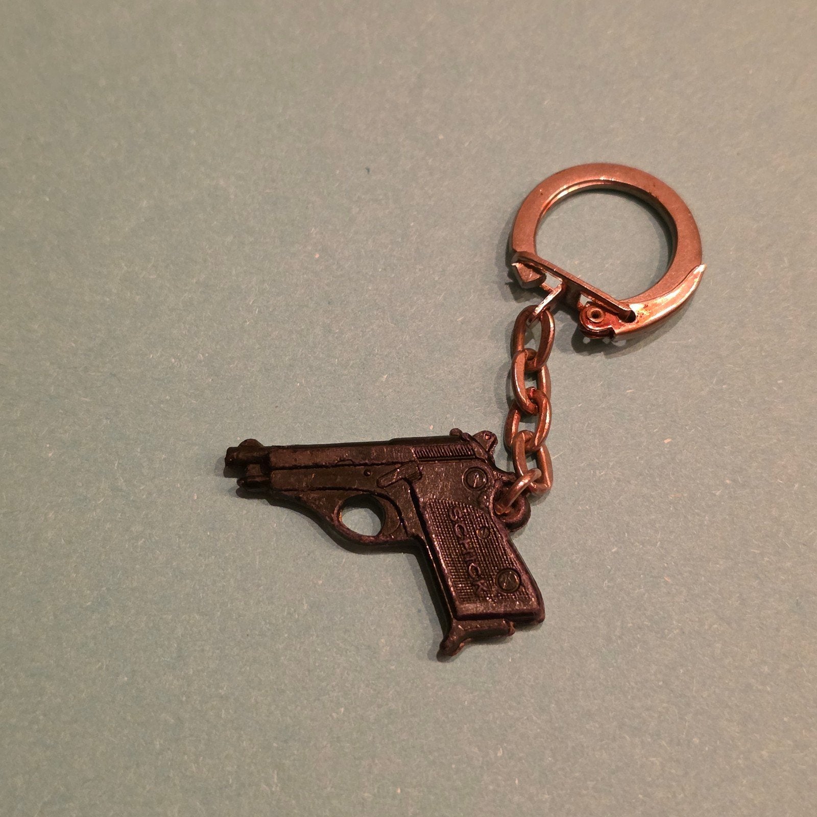 Vintage SCHICK Beretta 70 sleutelhanger jaren '60, Verzamelen, Ophalen of Verzenden, Gebruikt, Overige typen