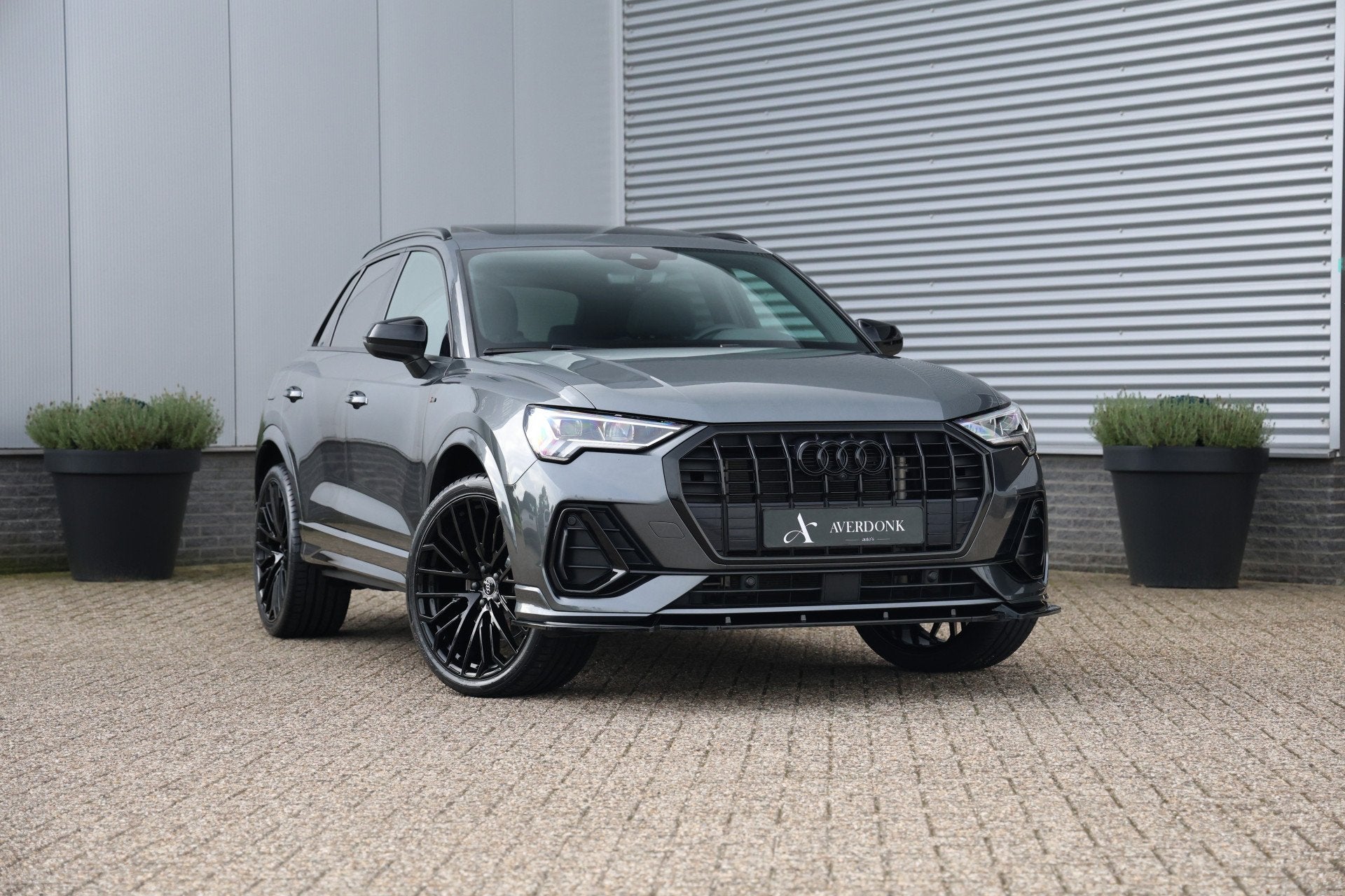 Audi Q3 45 TFSI e 245pk Competition S-Line Black Pano|360cam, Dealer onderhouden, Gebruikt, Leder en Stof, Hybride Elektrisch/Benzine