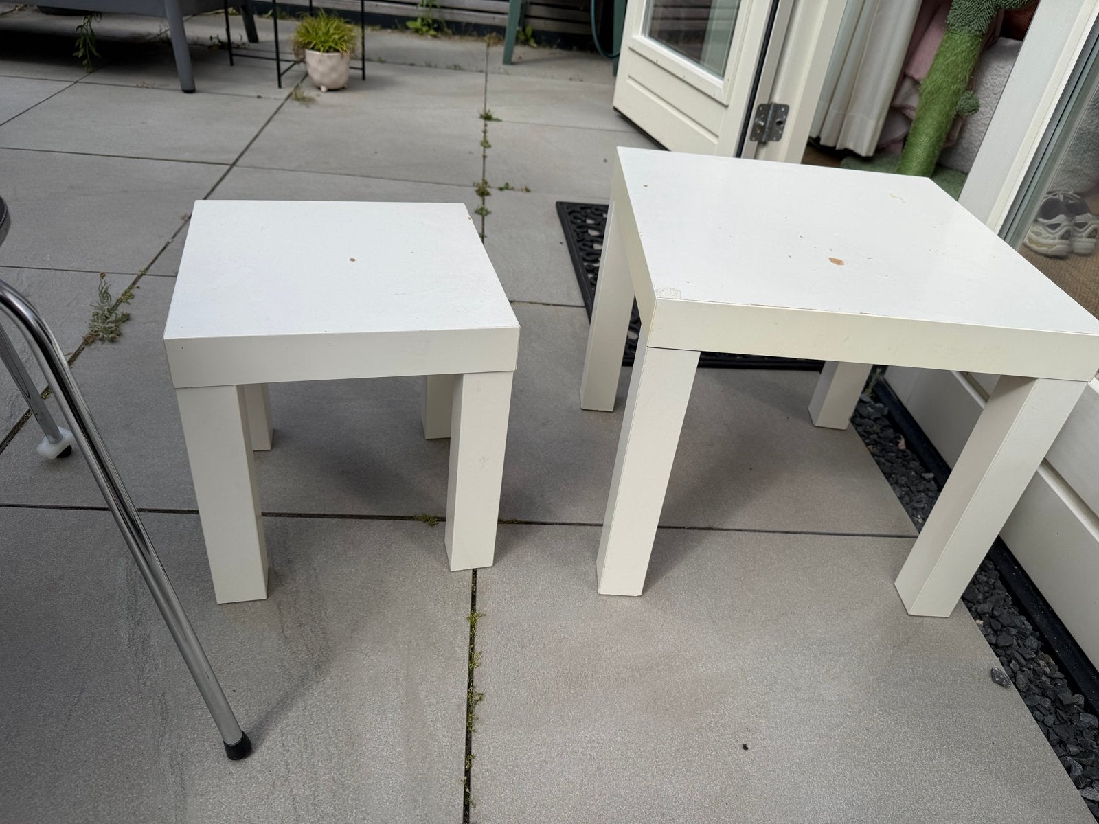 Gratis set van 2 witte bijzettafels - Gebruikt, Ophalen, Minder dan 45 cm, Minder dan 55 cm, Gebruikt