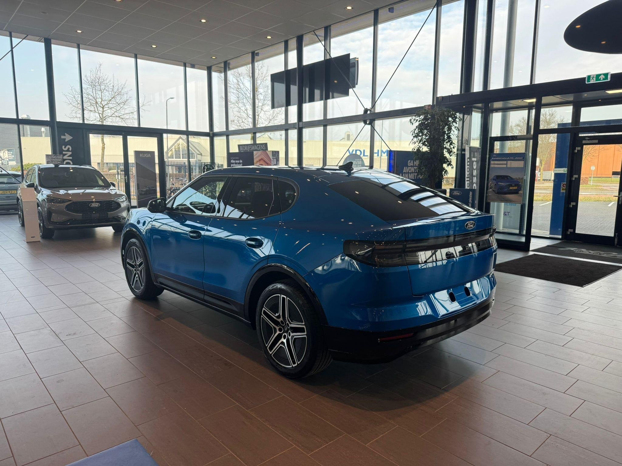 Ford Capri Premium Extended Range RWD 79 kWh | Voorraad! | A, Auto's, Automaat, Dealer onderhouden, Achterwielaandrijving, Overige modellen