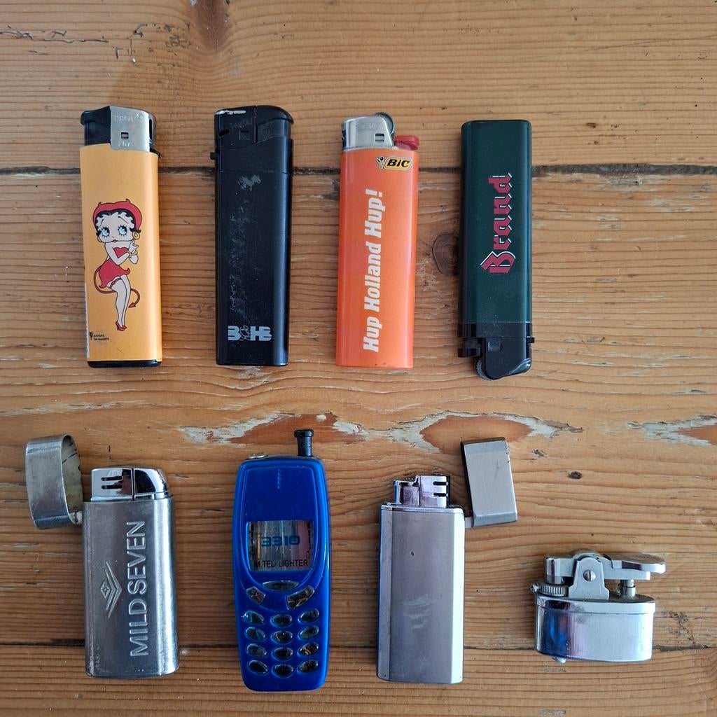Partijtje aanstekers allerlei: betty boop/voetbal/mild seven, Verzamelen, Rookartikelen, Aanstekers en Luciferdoosjes, Ophalen of Verzenden