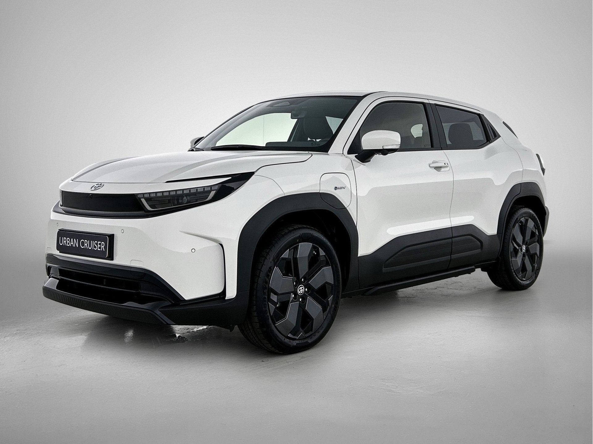 Toyota Urban Cruiser Executive 61 kWh *EV-Deal* | JBL | Pano, Auto's, Verwarmde buitenspiegels, Leder en Stof, Wit, Origineel Nederlands