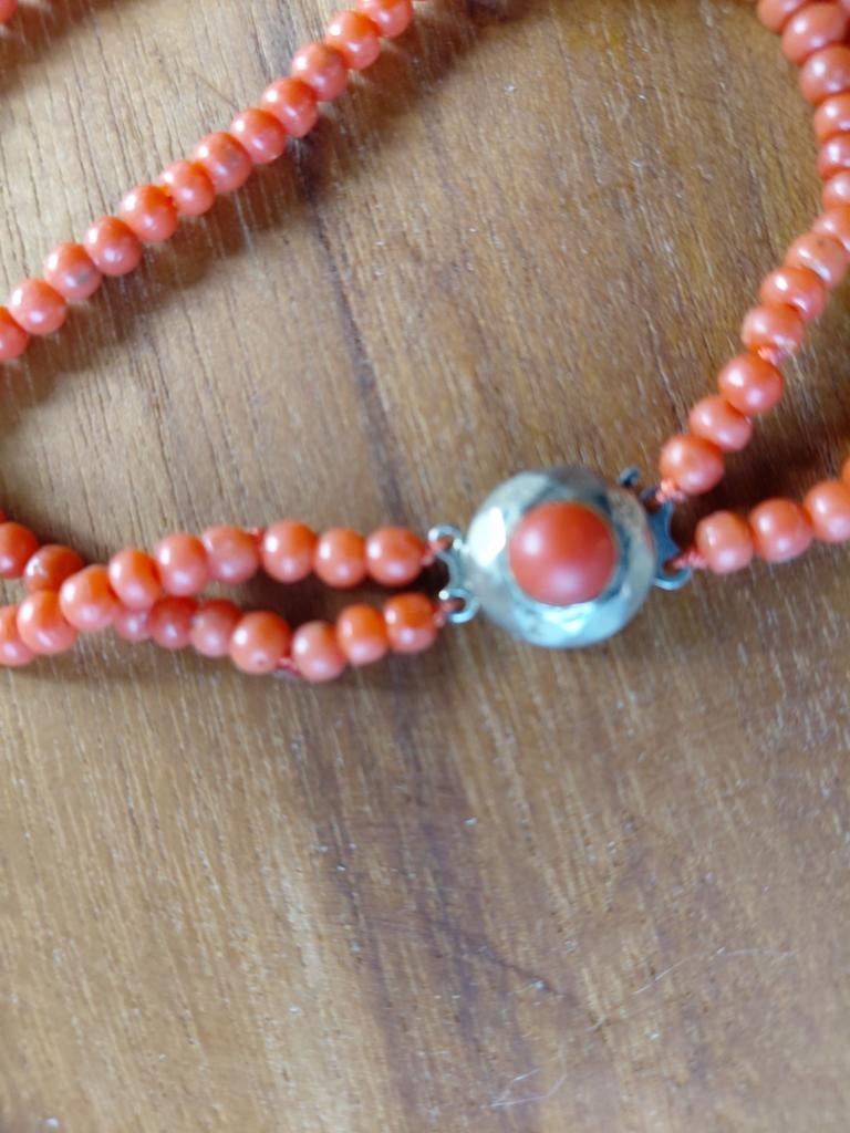 antieke bloedkoraal armband,dubbelrijig, Verzenden, Armband, Met edelsteen
