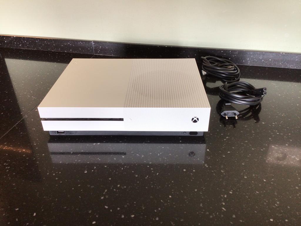 Xbox One S, white 500 GB. Zonder controller., Xbox One S, Ophalen of Verzenden, Zonder controller, 500 GB
