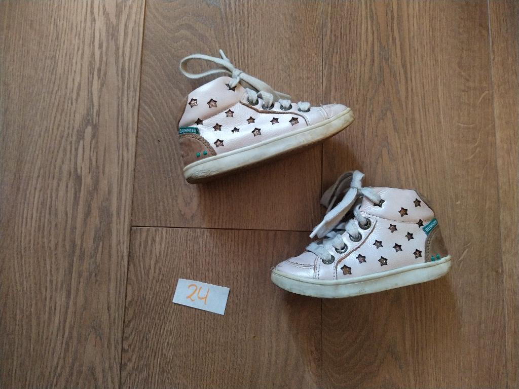 Roze kinderschoenen met sterren ShoesMe maat 24, Kinderen en Baby's, Kinderkleding | Schoenen en Sokken, Gebruikt, Meisje, Schoenen