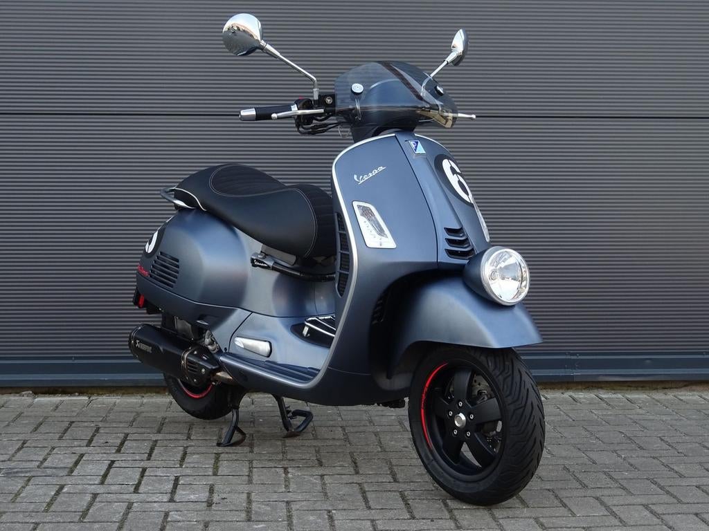 Vespa GTV 300 Sei Giorni 2022 ZGAN orig NL AKRAPOVIC #1672, Scooter, Bedrijf, Onbekend, Onbekend