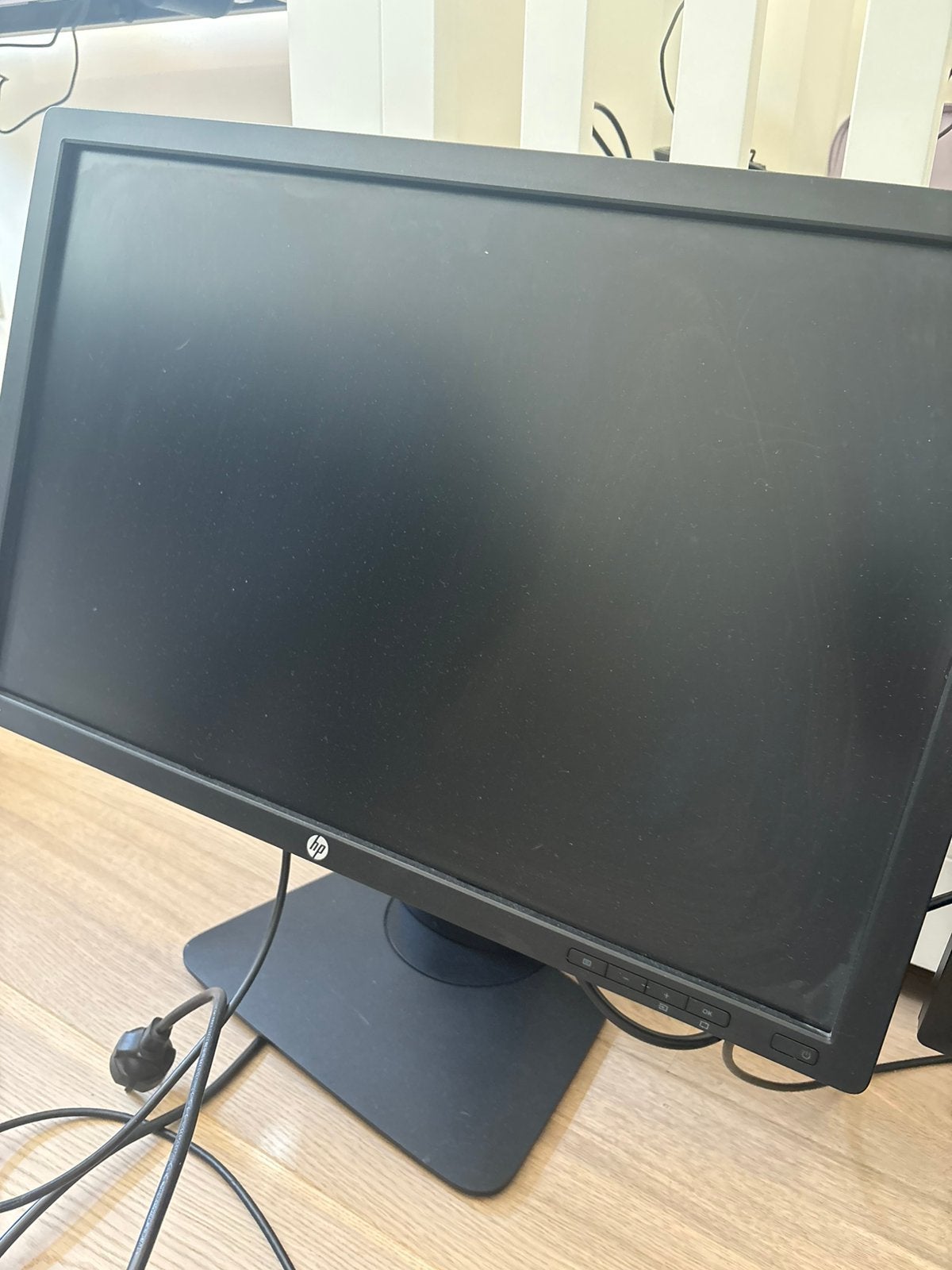 HP en Philips computerscherm inclusief connector, Ophalen, Zo goed als nieuw