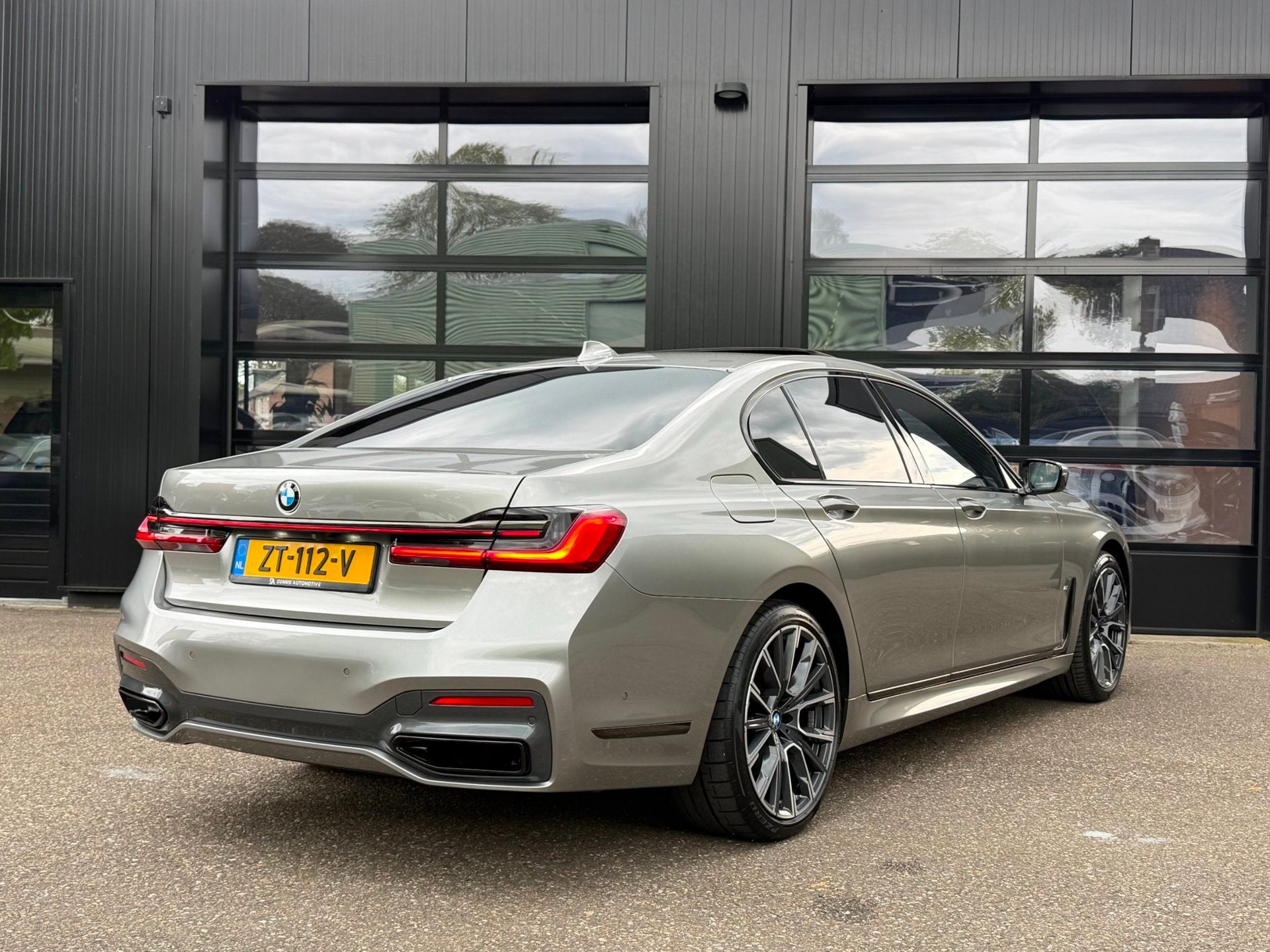 BMW 7-Serie 745e M-Sport Shadowline Schuifdak Donington Grau, Auto's, BMW, Automaat, Achterwielaandrijving, Gebruikt, Bedrijf