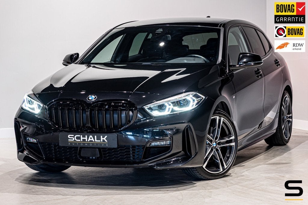 BMW 1-serie 118i|M-sport|Leder|Sportstoelen|Cam|CarPlay, Auto's, BMW, 136 pk, Zwart, Zwart, Bedrijf