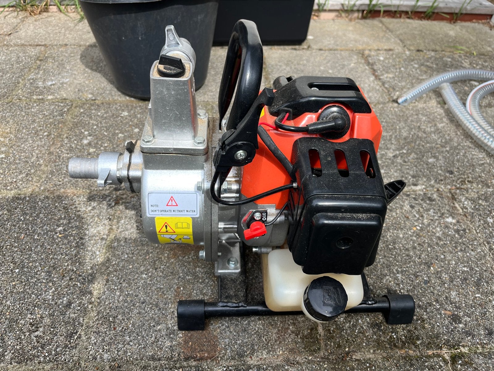 Benson benzine waterpomp - Exclusief slangen, Tuin en Terras, Ophalen, Zo goed als nieuw, Handmatig, Bronpomp