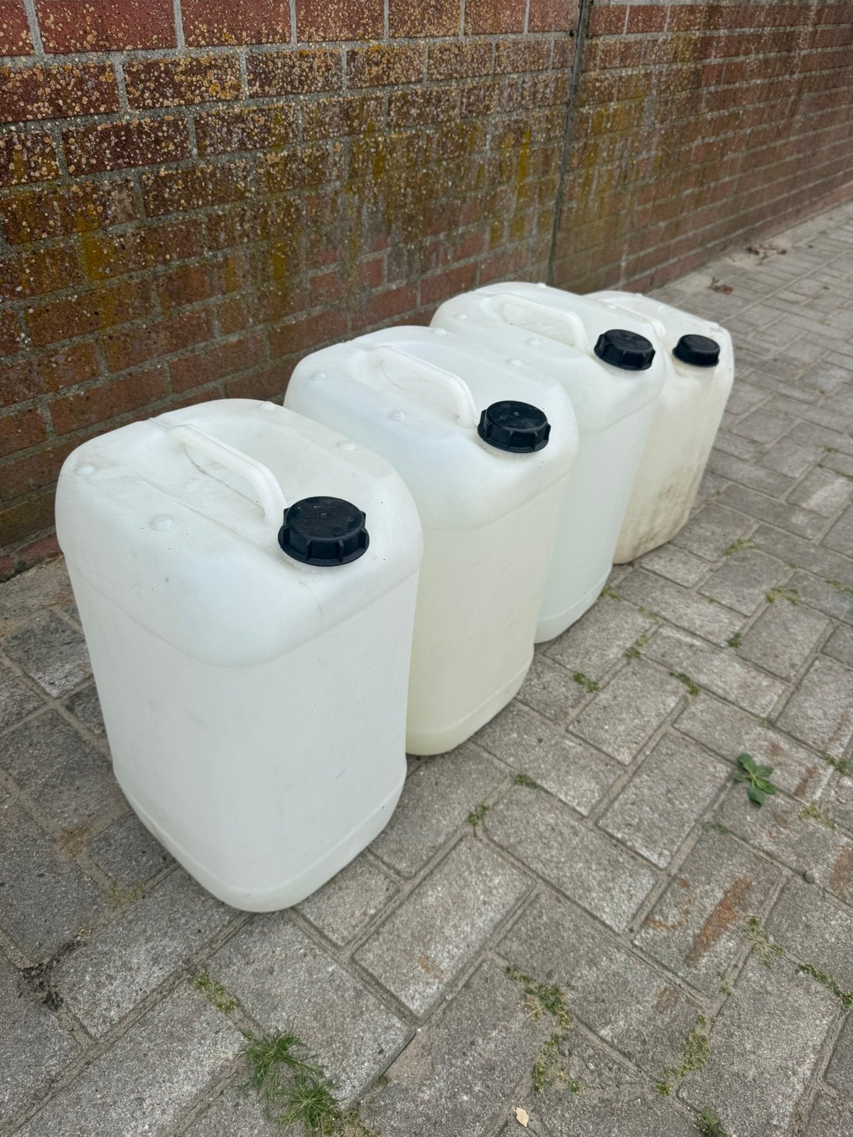 Jerrycans, Minder dan 75 liter, Ophalen, Zo goed als nieuw
