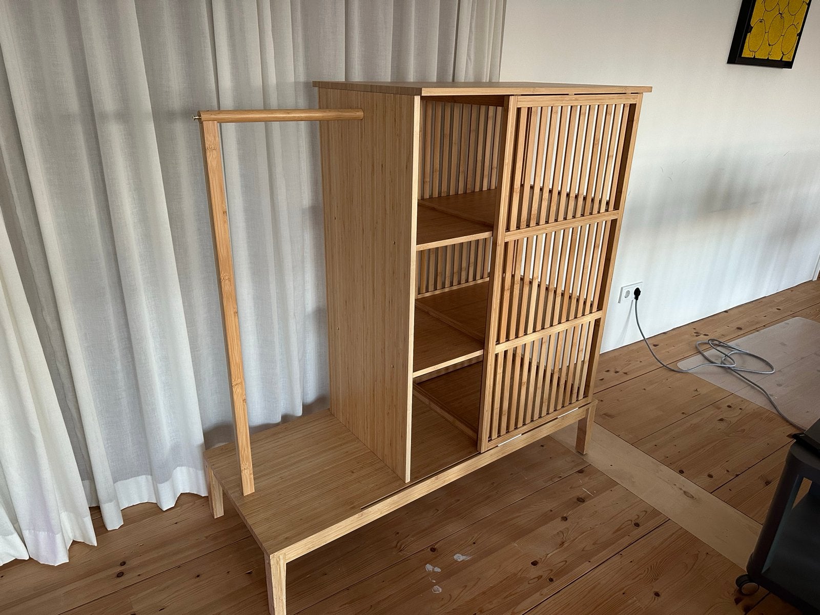 IKEA NORDKISA Open kledingkast met schuifdeur, bamboe, Ophalen, 100 tot 150 cm, Zo goed als nieuw, 25 tot 50 cm