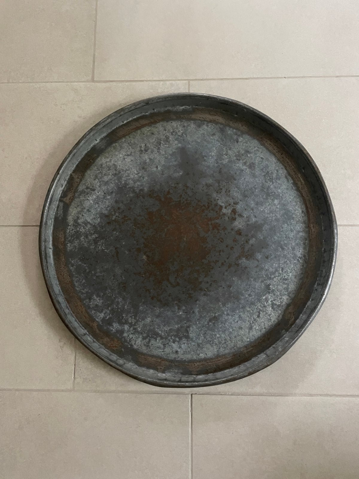 Metalen dienblad 55 cm rond met gevijzelde rand, Ophalen, Gebruikt, Decoratieve rand, Rond