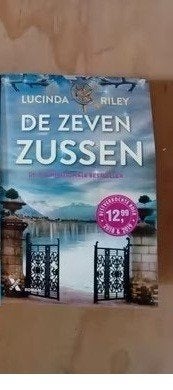 De Zeven Zussen Lucinda Riley - nachtroos - vlinderkamer, Ophalen of Verzenden, Gelezen, Lucinda Riley