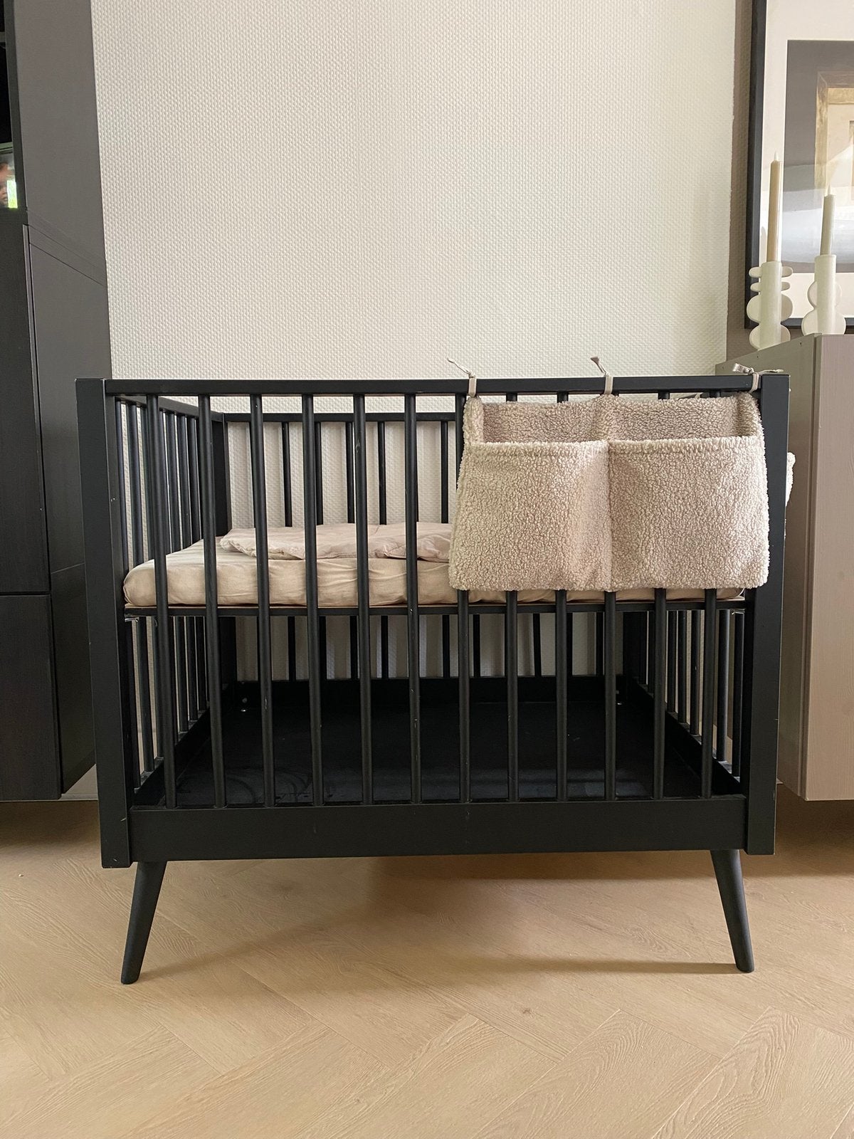 Zwarte box met boxmatras en boxkleed, Kinderen en Baby's, Boxen, Ophalen, Zo goed als nieuw, In hoogte verstelbaar