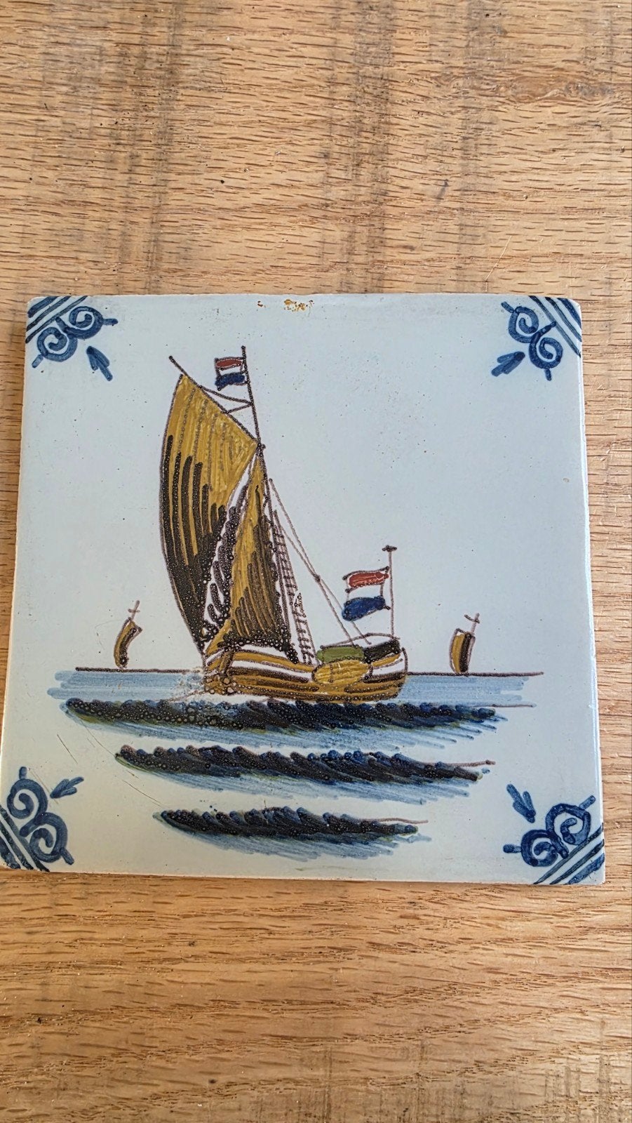 Delfts blauwe tichelaar tegel met boot, Ophalen of Verzenden