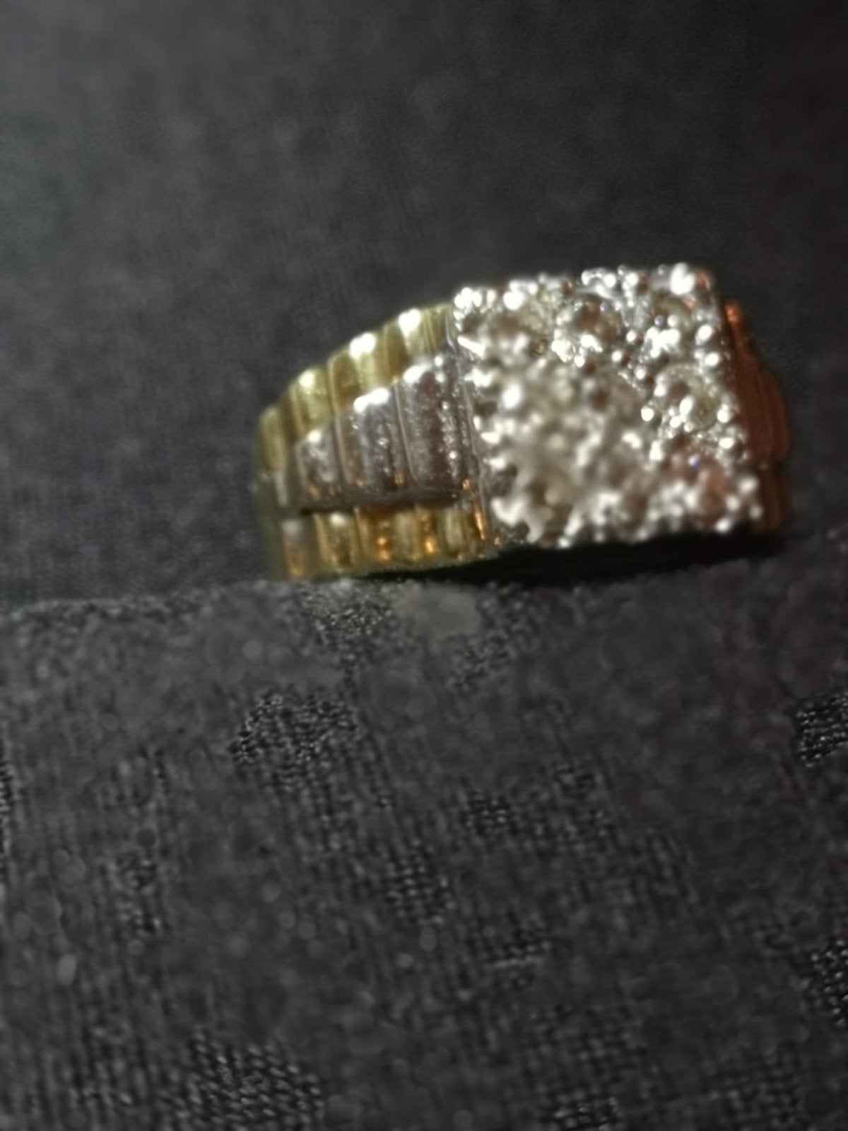 Gouden zegelring 18 karaat met loepzuivere diamanten, 19 tot 20, Ophalen of Verzenden, Zo goed als nieuw, Dame of Heer