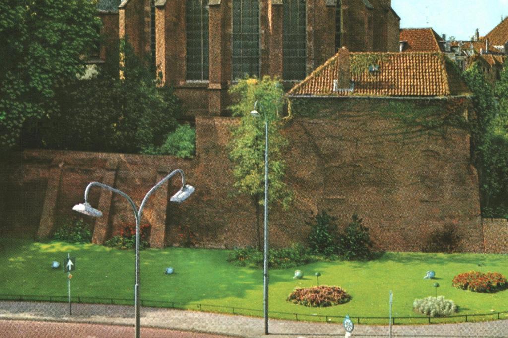 988094 Deventer Ov 80+ Berg Kerk Gelopen met postzegel, Ophalen of Verzenden, 1980 tot heden, Gelopen, Overijssel