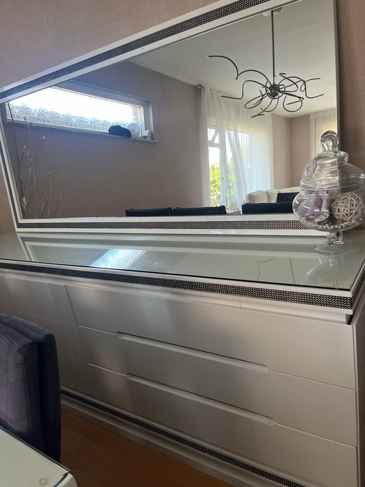 Modern mdf dressoir met Swarowski steentjes en glasplaat, Gebruikt, Ophalen of Verzenden, Glas, 200 cm of meer