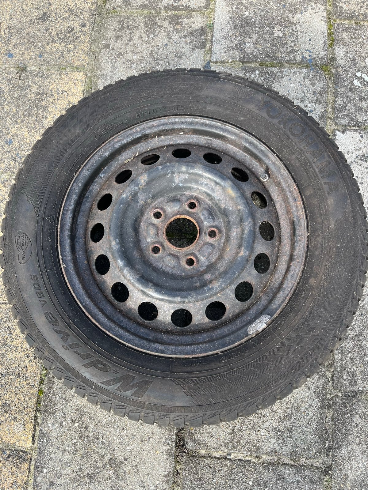 Set Winterbanden Yokohama 215/60 R16 met velgen uit 2015 6mm, Ophalen, 16 inch, Banden en Velgen, Winterbanden