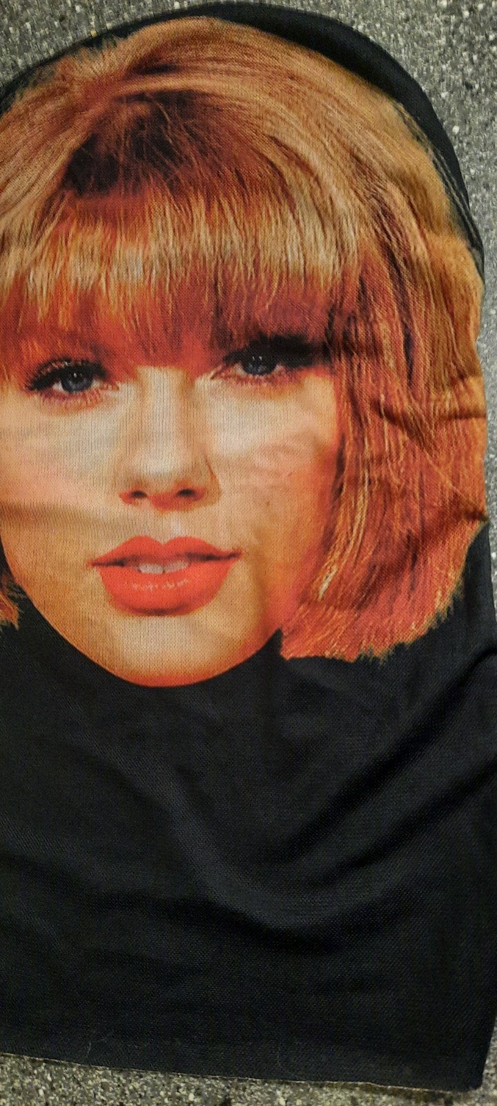 Taylor Swift masker - Nieuw en universeel, Ophalen of Verzenden, Nieuw, Halloween of Griezel