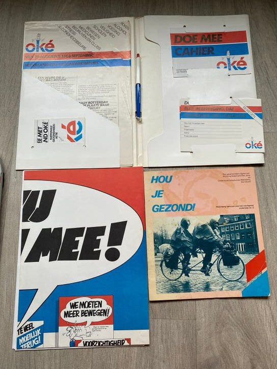 Nederland OKé Gezondheidsactie Dossier + Boekje, Ophalen of Verzenden, Gamma, Gelezen, Overige niveaus