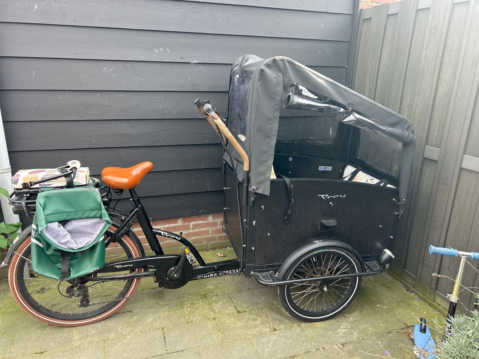 Vogue Troy Bakfiets met regenhuif en kussentjes, Fietsen en Brommers, Overige merken, Gebruikt, Elektrisch, Ophalen of Verzenden