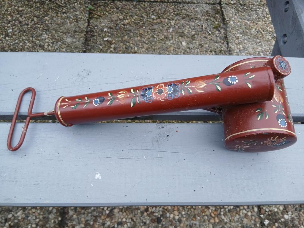 Antieke gifspuit met bloemmotief, Ophalen of Verzenden