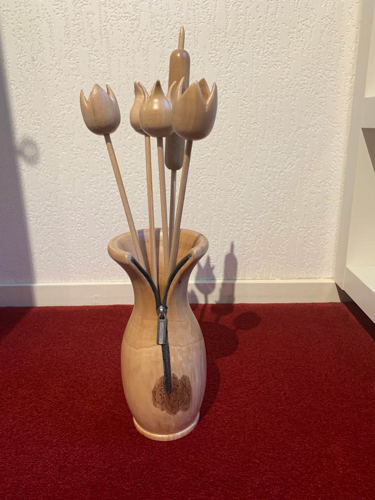 Houten vaas met bloemen, 25 cm, Ophalen of Verzenden, Zo goed als nieuw, Hout