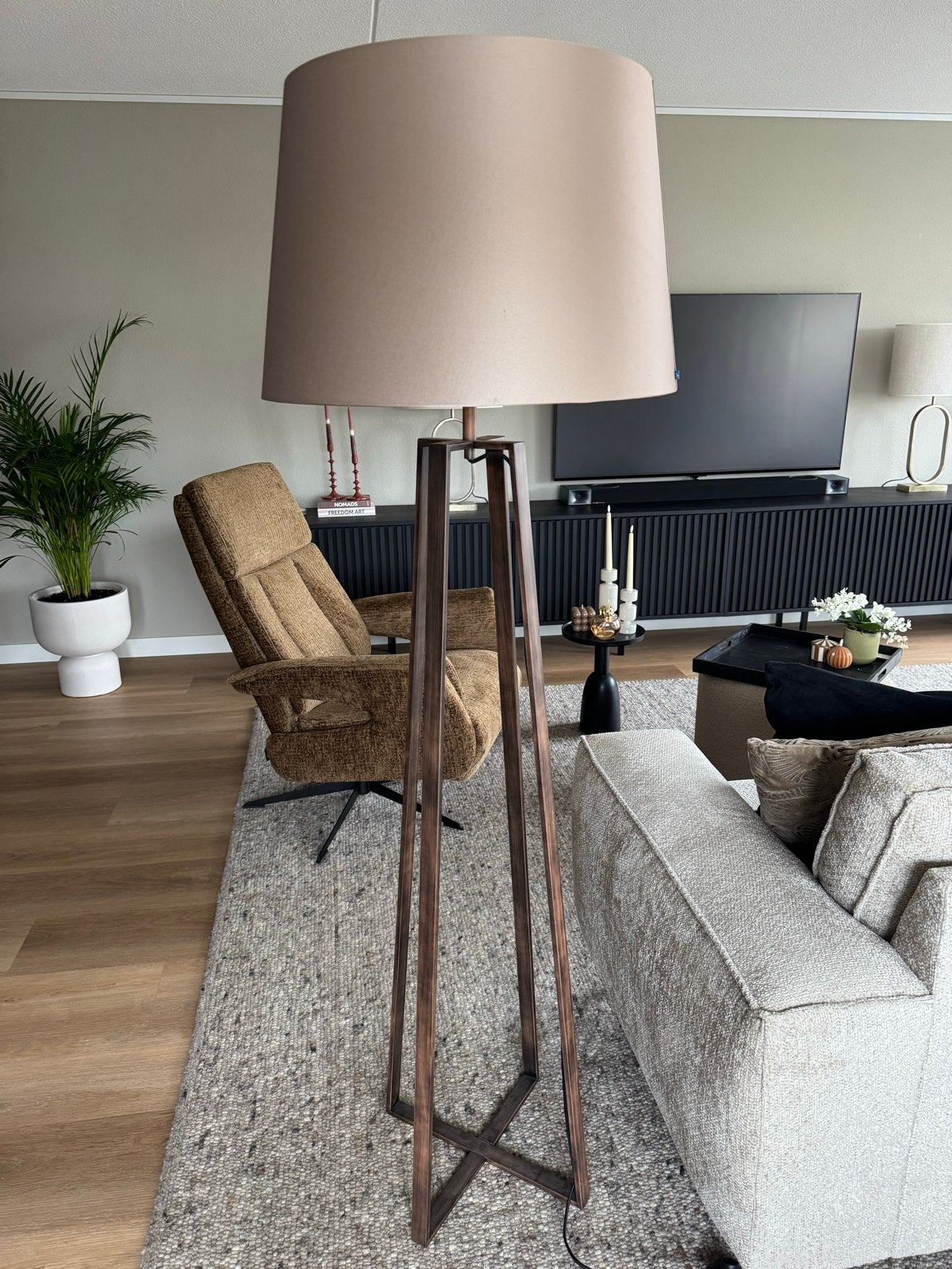 Lucide Vloerlamp met Stalen Frame en Stoffen Kap, Ophalen, E27 (groot), Zo goed als nieuw, Metaal